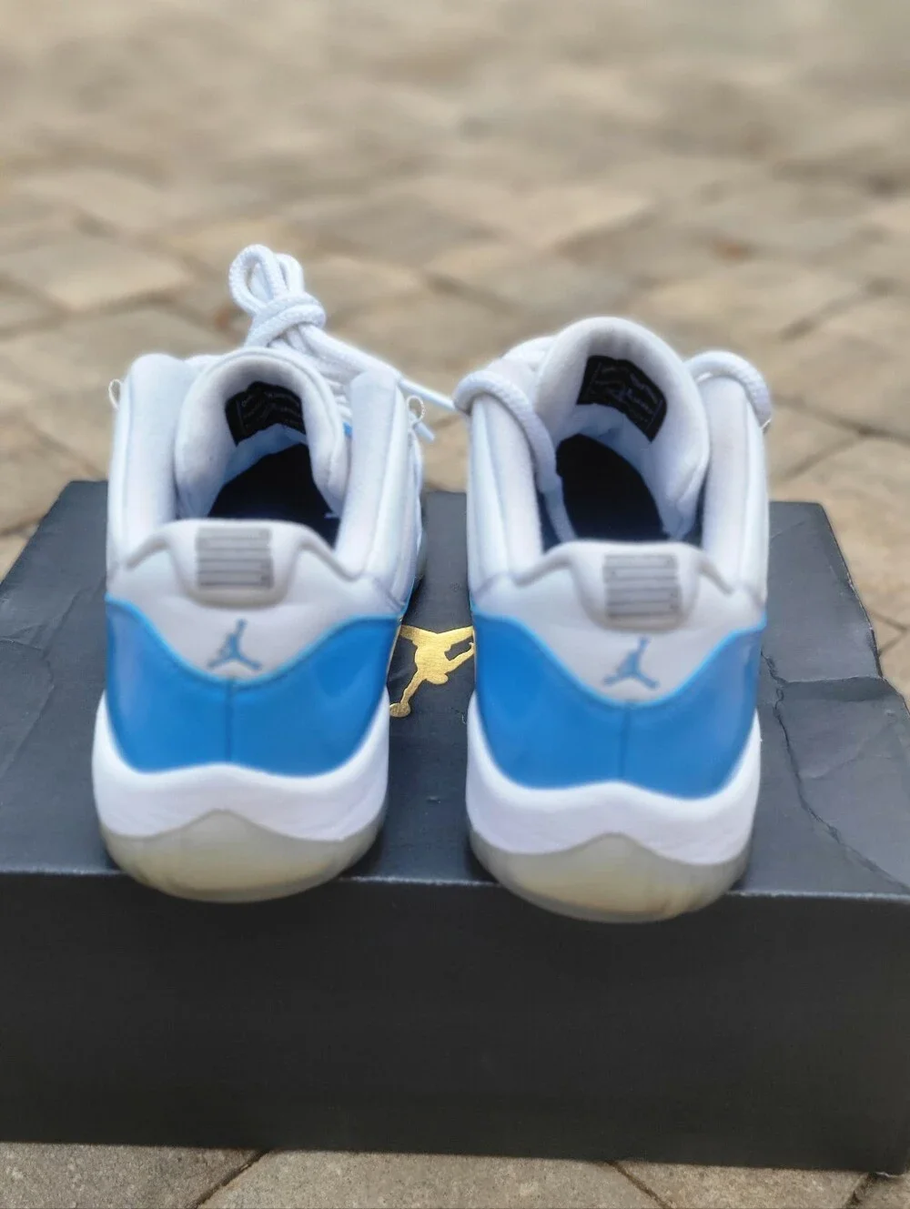 Jordan 11 Retro Low 'University Blue' (UNC)